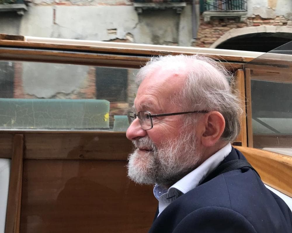 The image of the article.