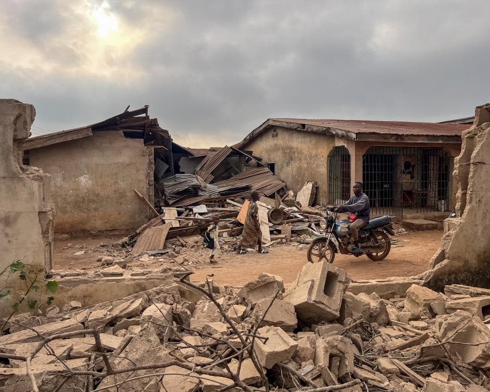 The image of the article.