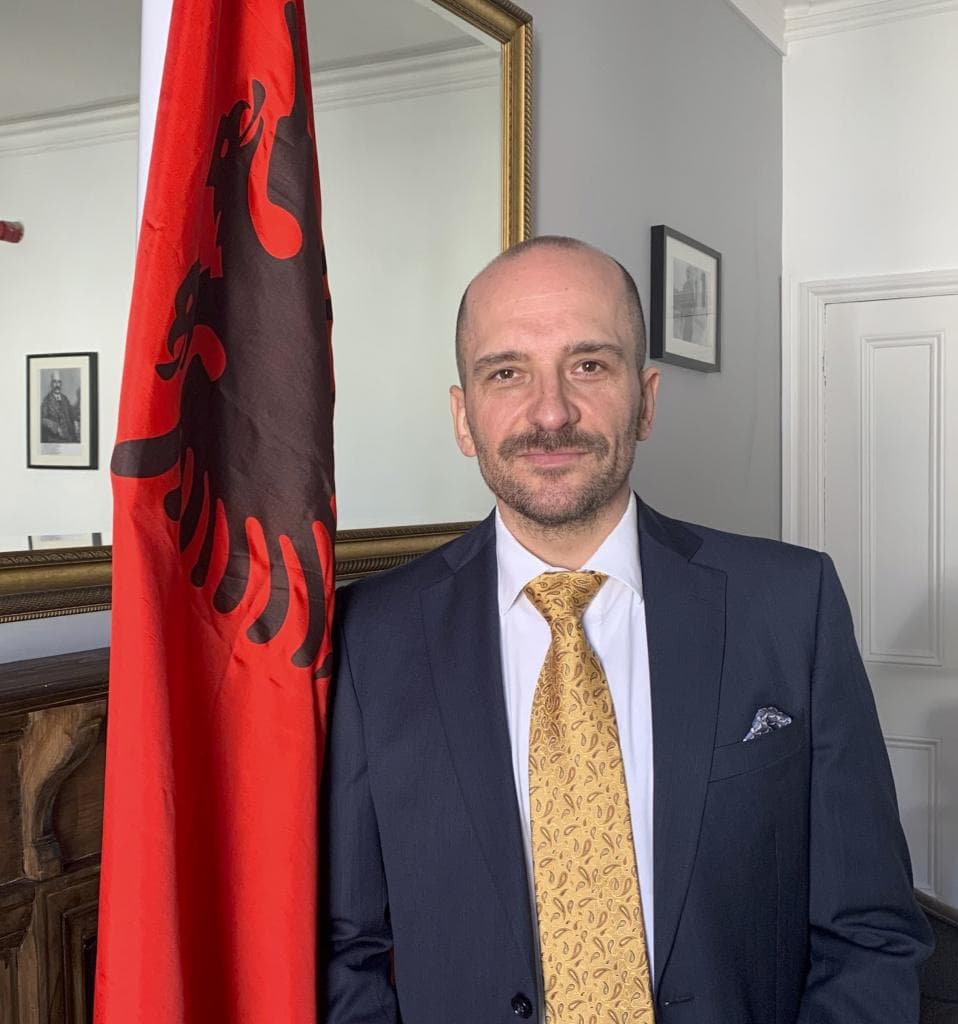 The image of the article.